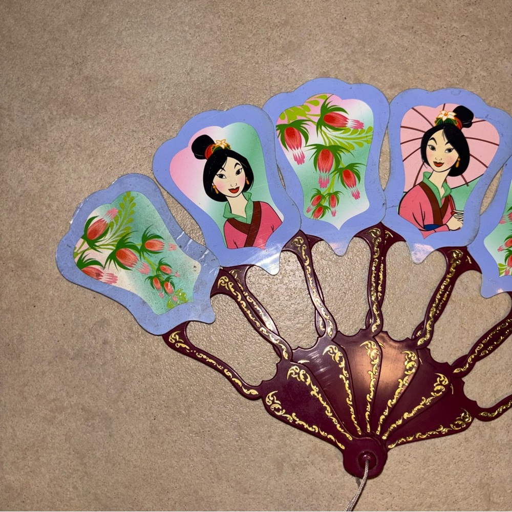 Vintage Disney Store Princess Mulan Geisha Folding Hand Fan Purple Plastic - Picture 2 of 5